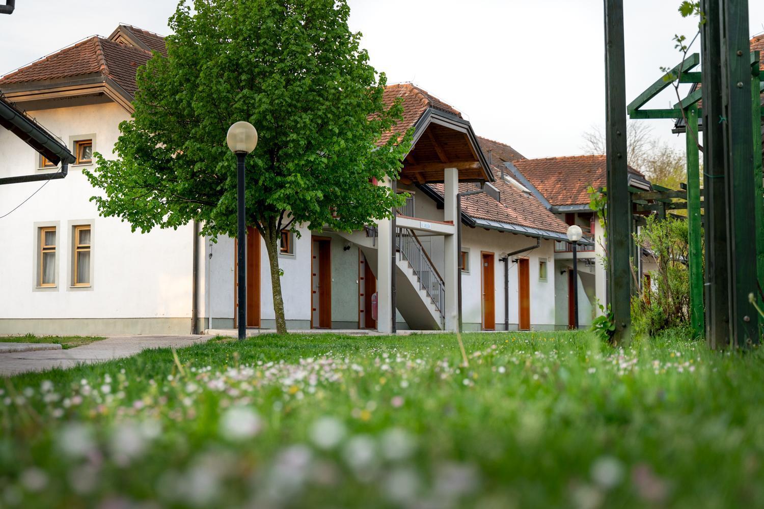 Terme Banovci - Hotelsko Naselje Zeleni Gaj Экстерьер фото